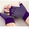 Love pro- 5 Pieces of Cotton+Acrylic Half-Finger Yoga Gloves, Non-Slip Yoga Gloves for Practicing Yoga, Open-Toed Gloves (Black. red. Blue. Gray. Purple) - Image 5